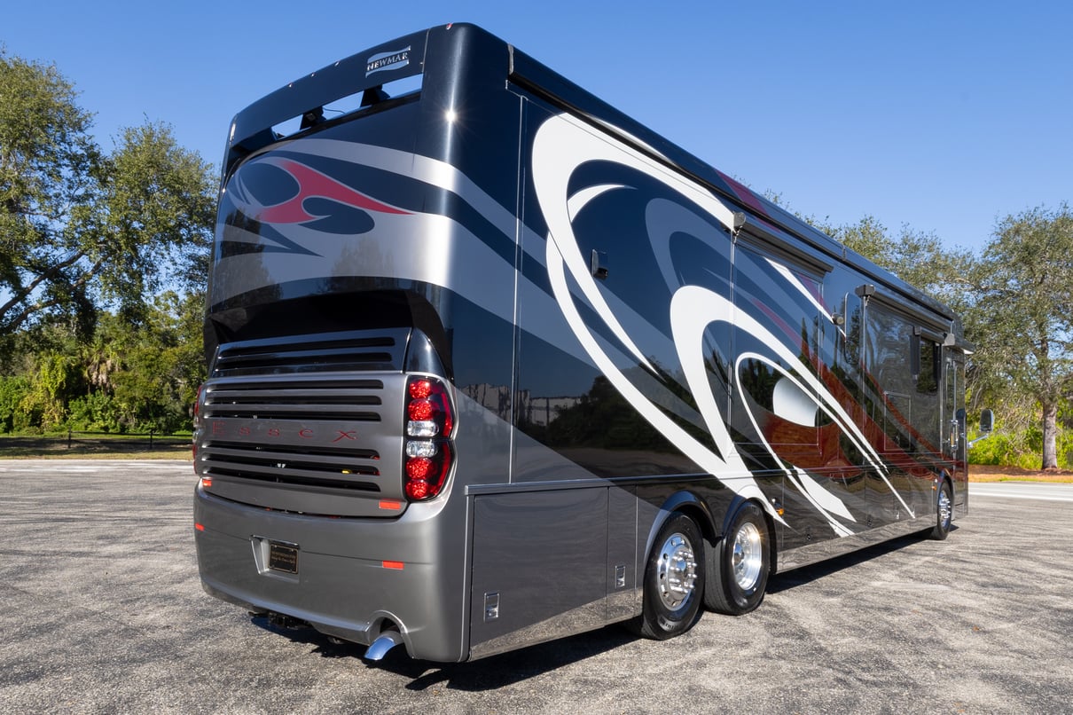 2015 Newmar Essex 4553 gallery image-5