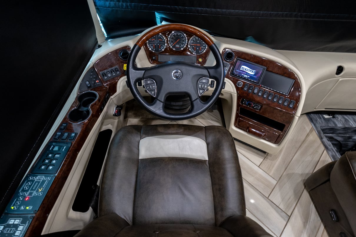 2015 Newmar Essex 4553 gallery image-13