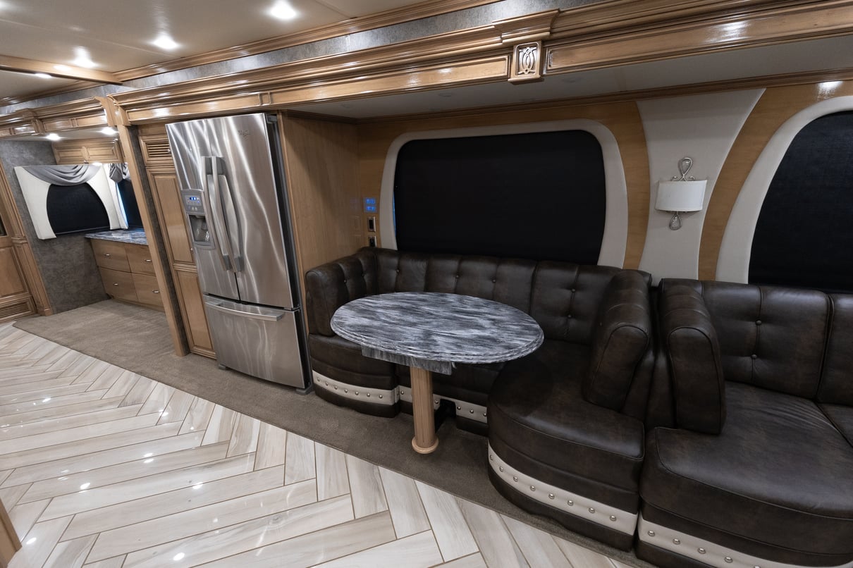 2015 Newmar Essex 4553 gallery image-16