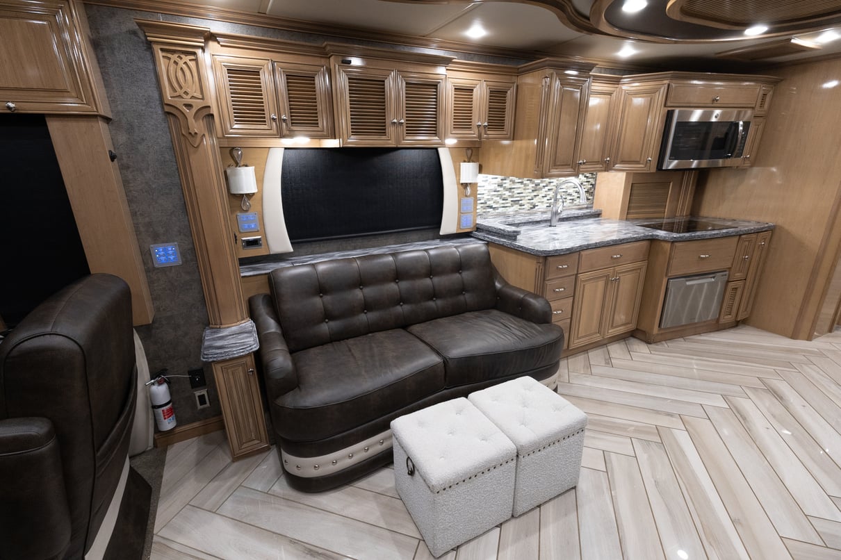 2015 Newmar Essex 4553 gallery image-17