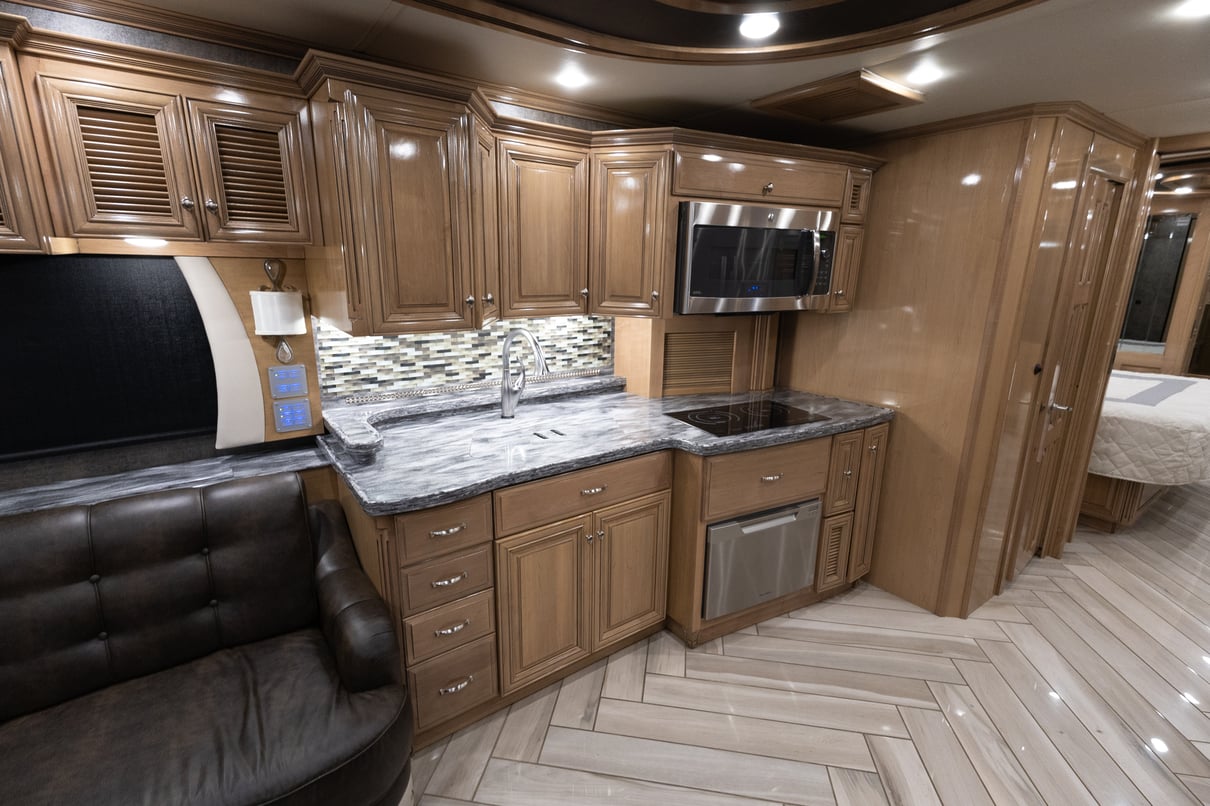 2015 Newmar Essex 4553 gallery image-18