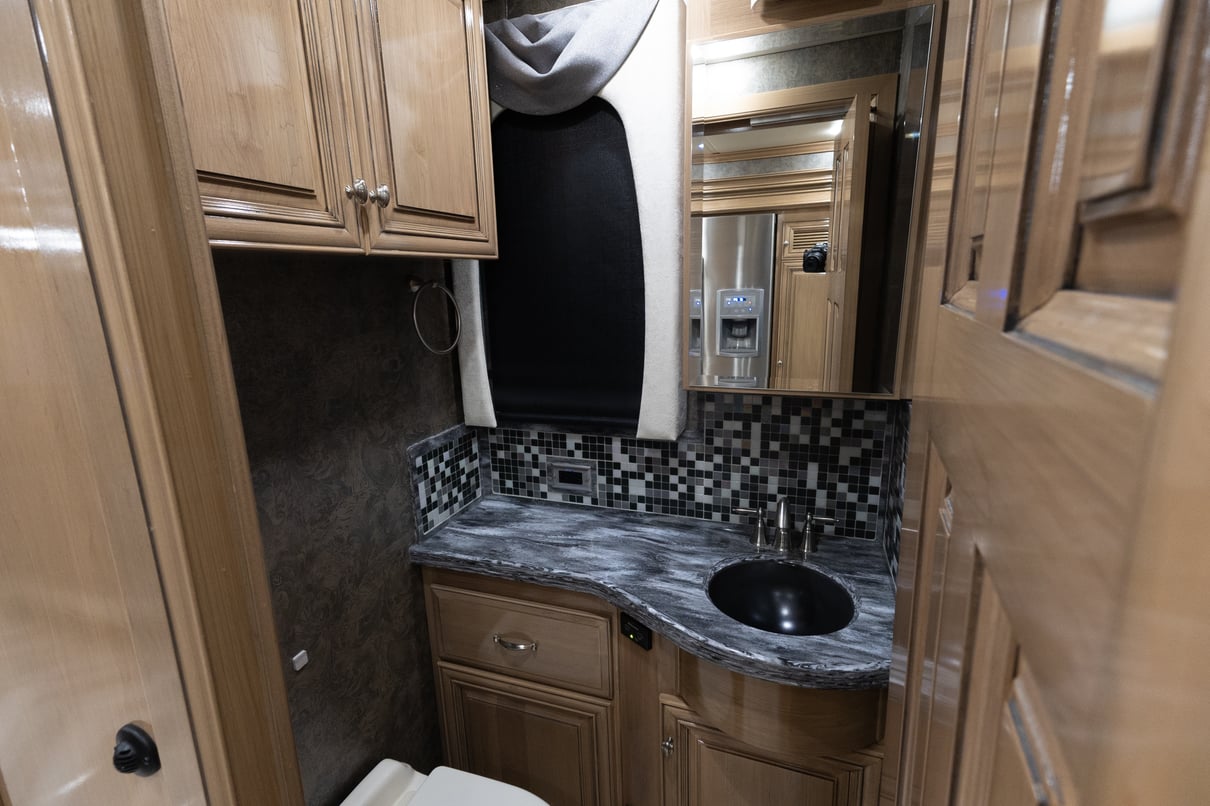 2015 Newmar Essex 4553 gallery image-22