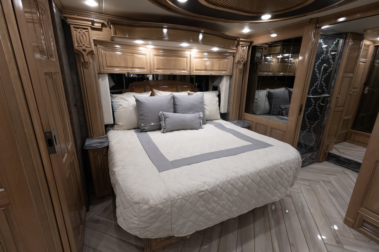 2015 Newmar Essex 4553 gallery image-24