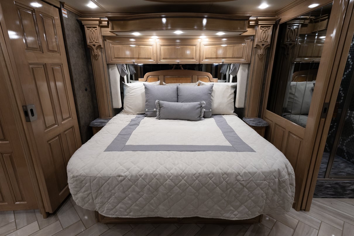 2015 Newmar Essex 4553 gallery image-25