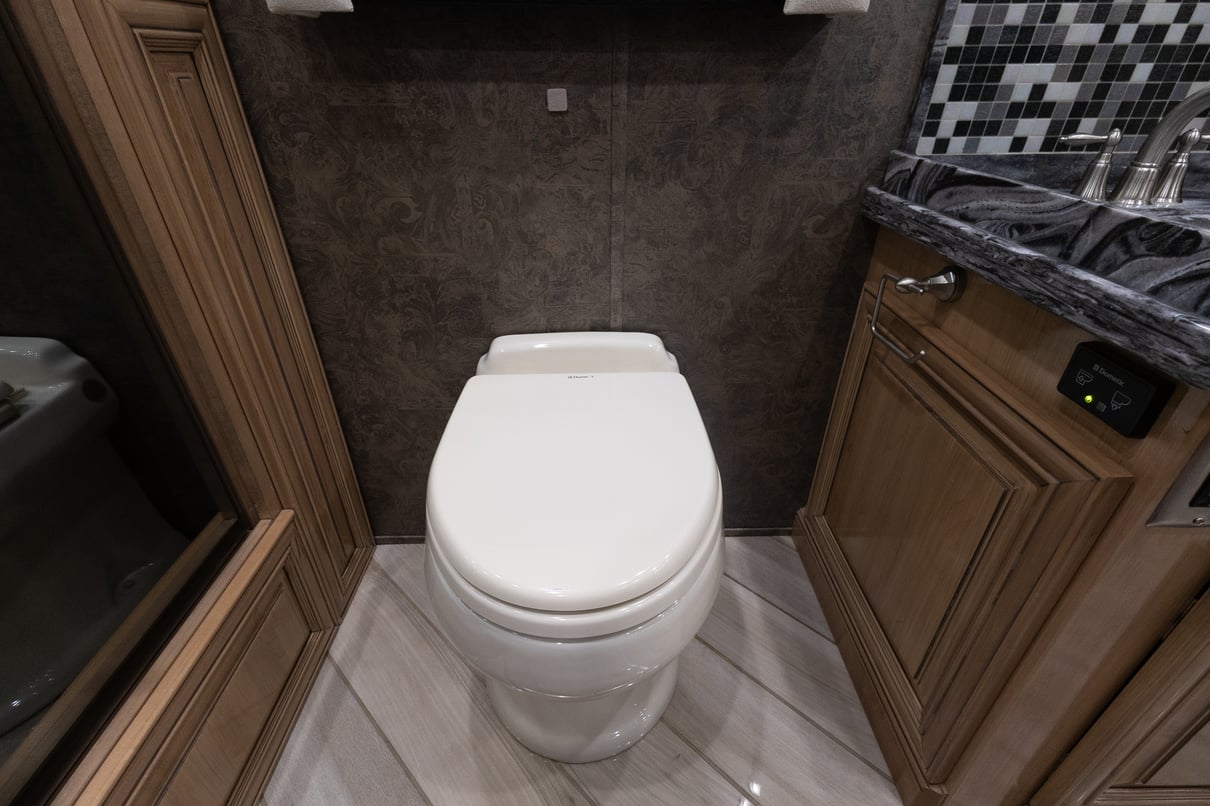 2015 Newmar Essex 4553 gallery image-29