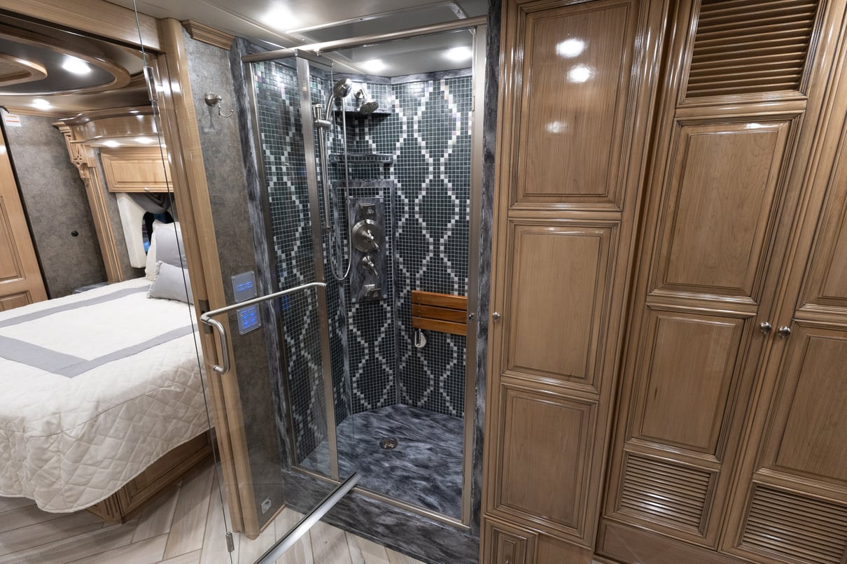 2015 Newmar Essex 4553 gallery image-30