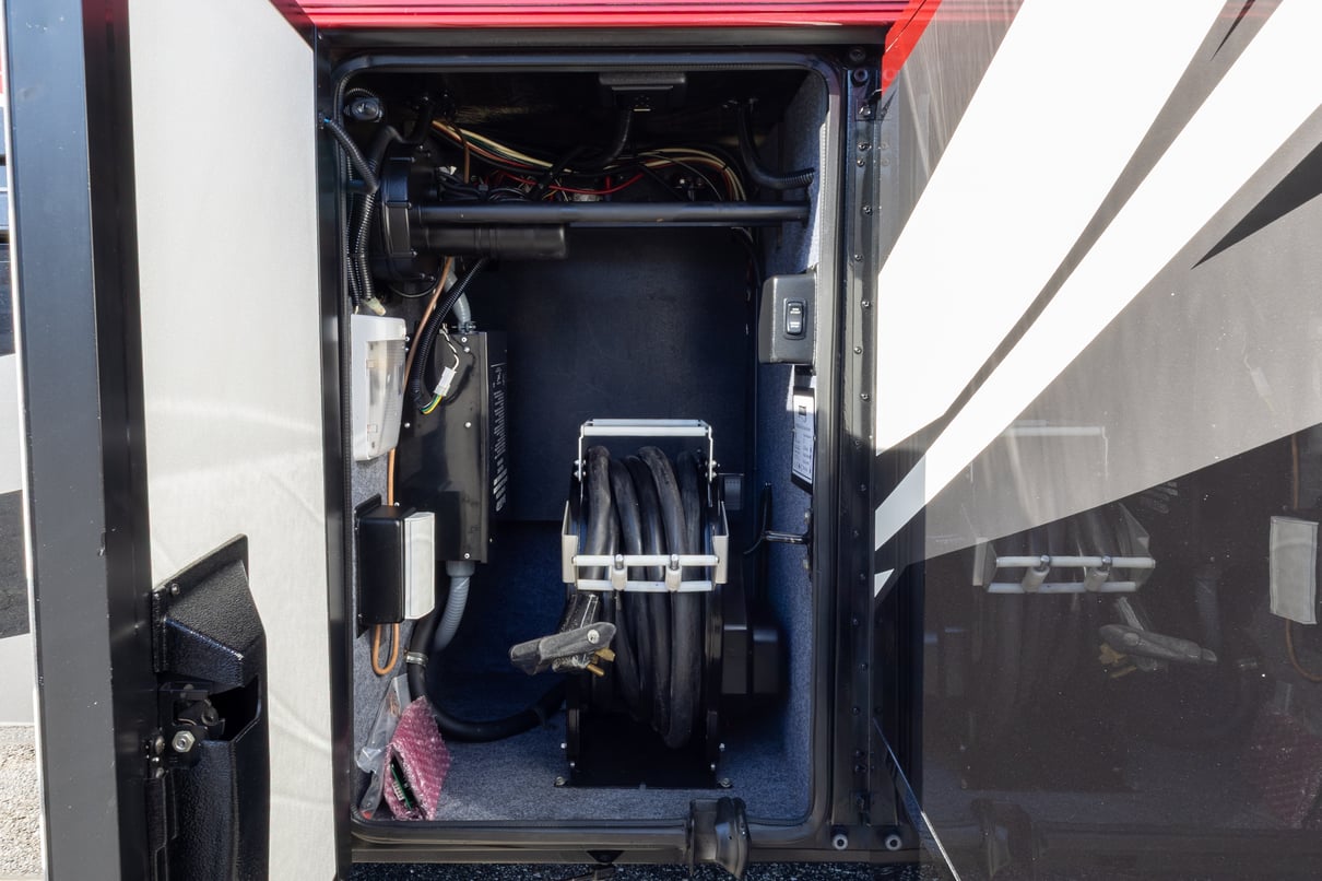 2015 Newmar Essex 4553 gallery image-46