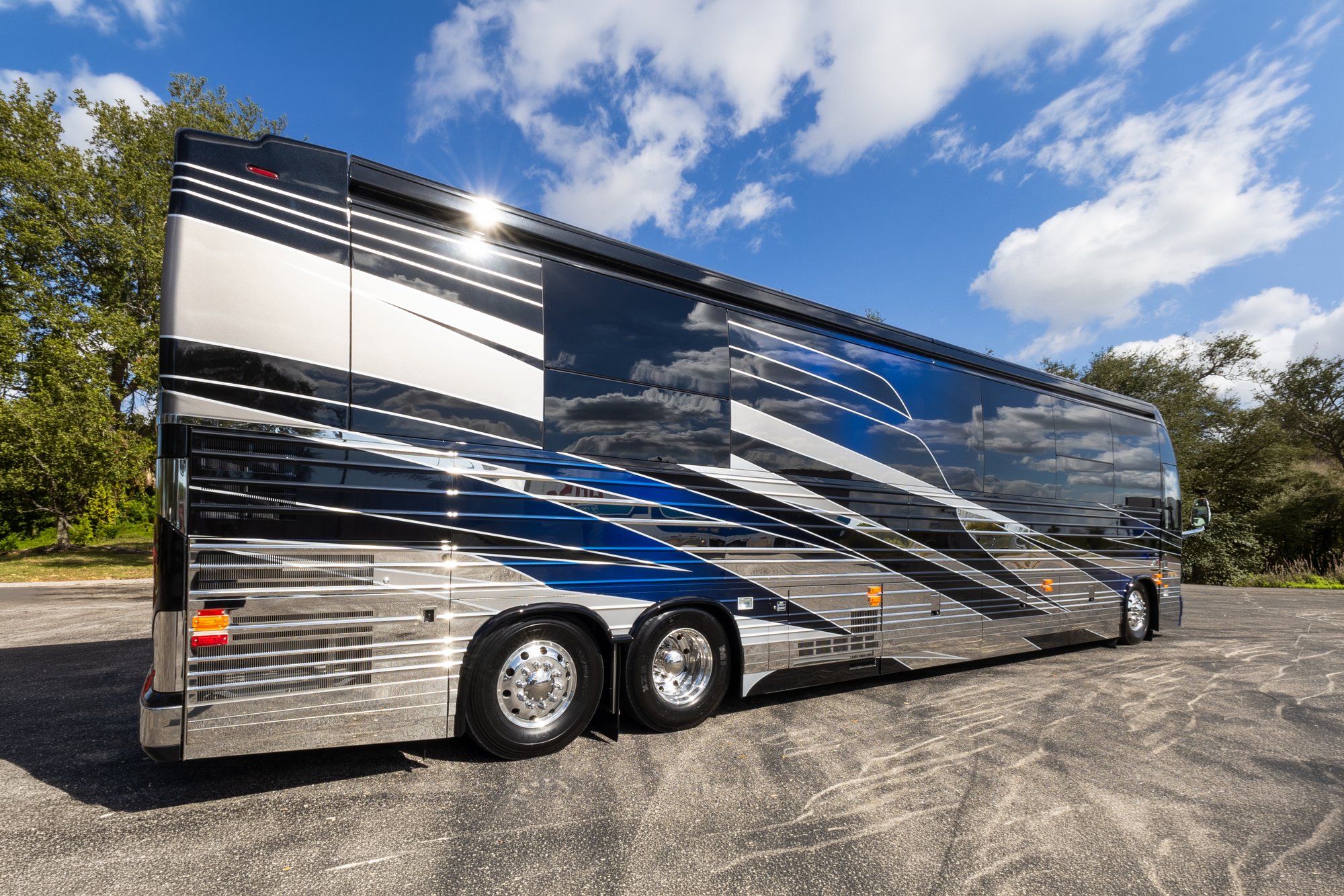 2025 Prevost Epic X3 45