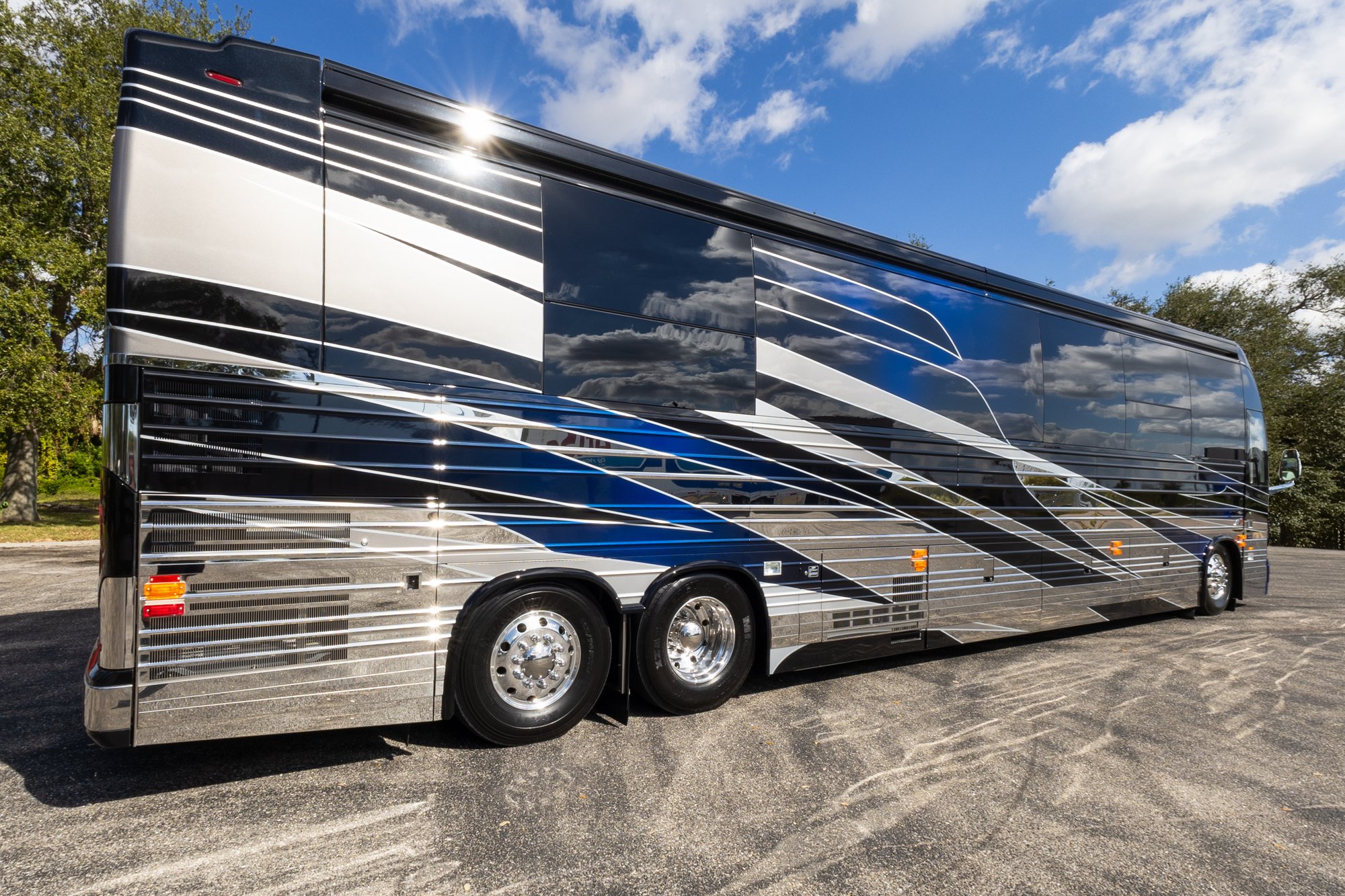 2025 Prevost Epic X3 45