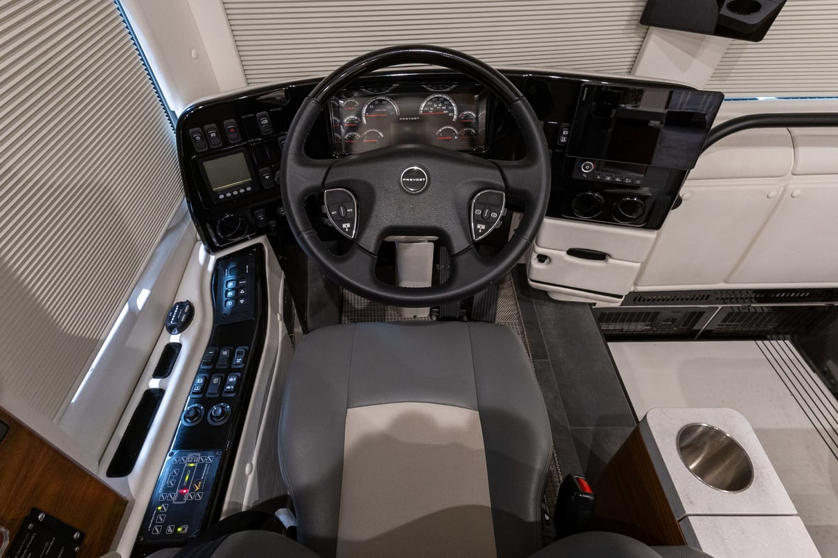 2025 Prevost Epic X3 45 gallery image-13