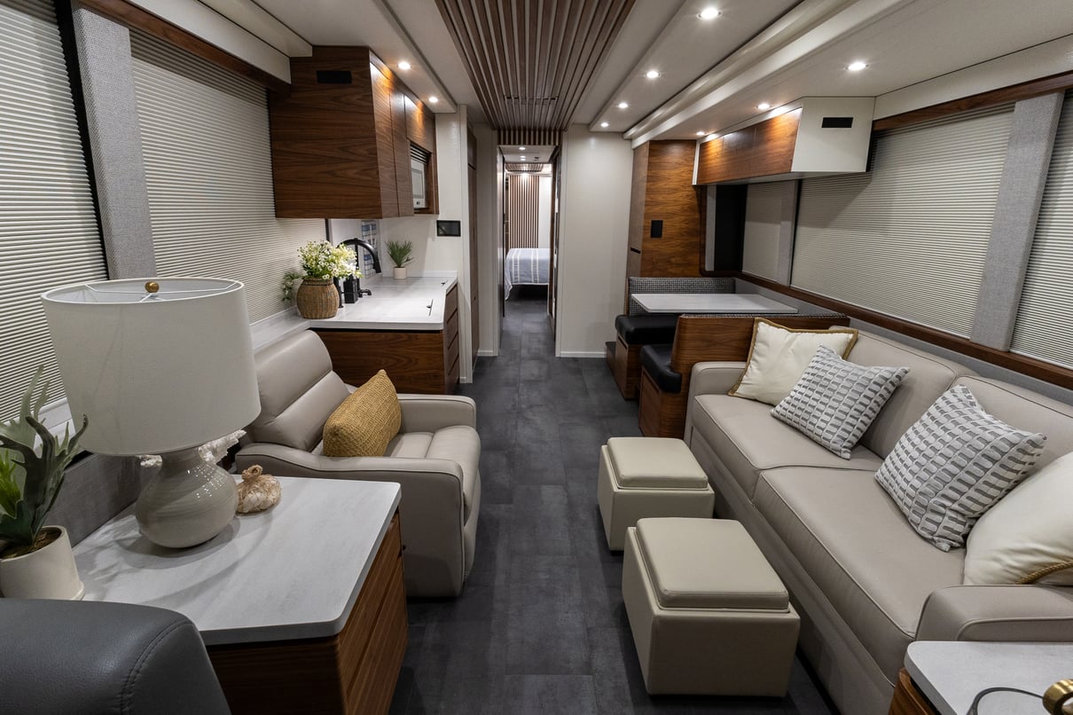 2025 Prevost Epic X3 45 gallery image-14