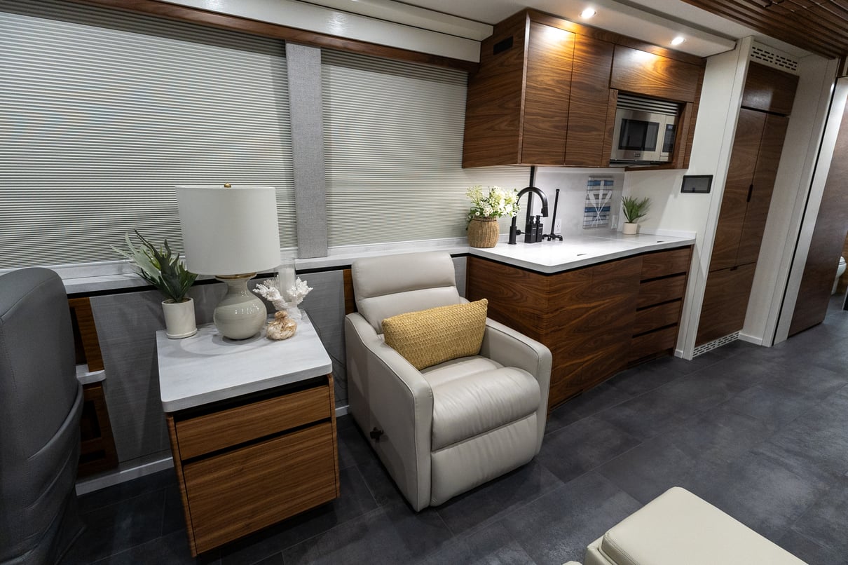 2025 Prevost Epic X3 45 gallery image-17