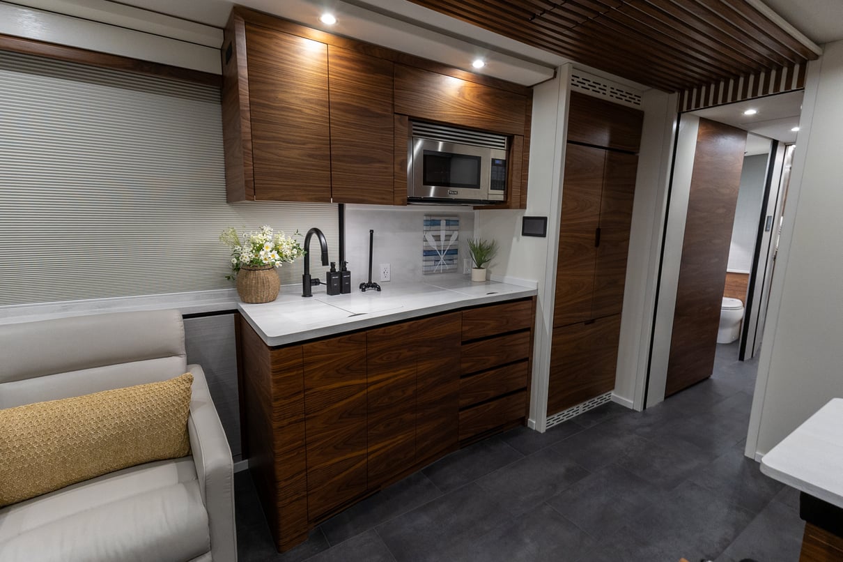 2025 Prevost Epic X3 45 gallery image-18