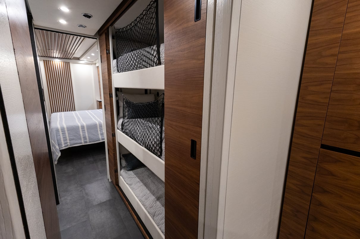 2025 Prevost Epic X3 45 gallery image-22