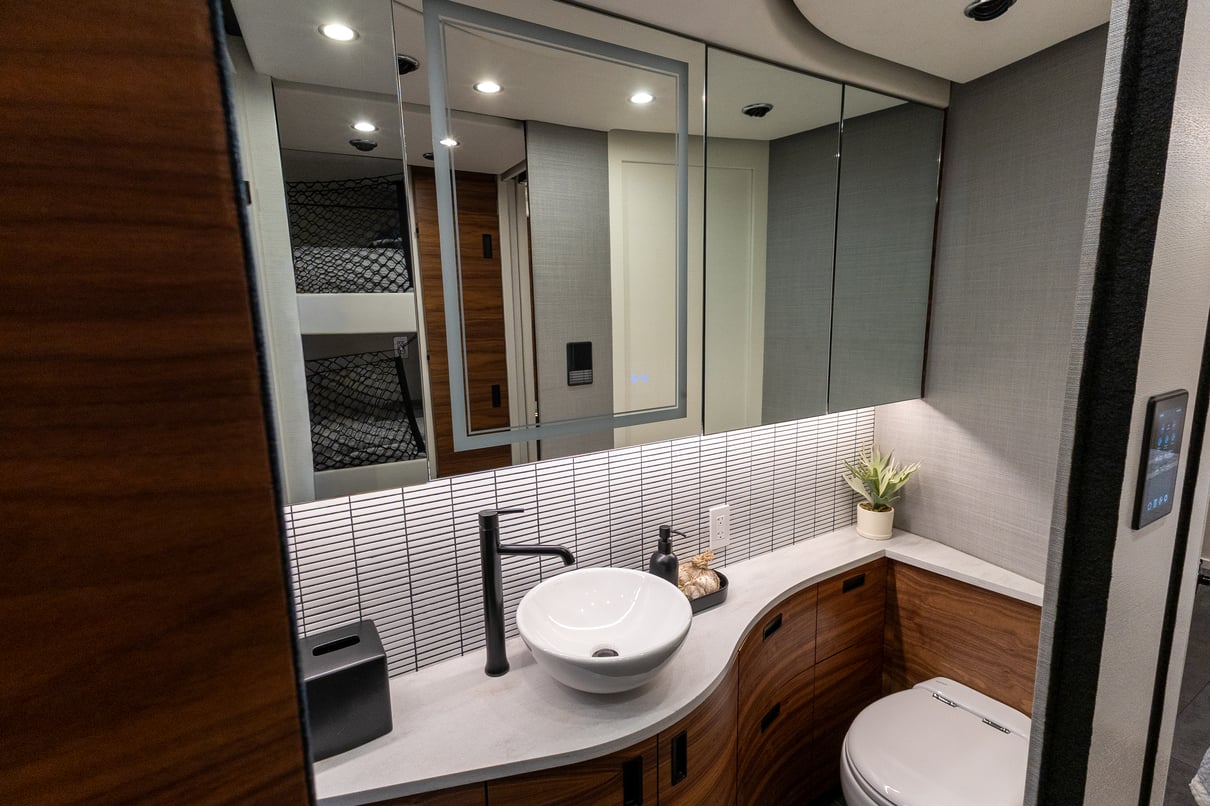 2025 Prevost Epic X3 45 gallery image-23