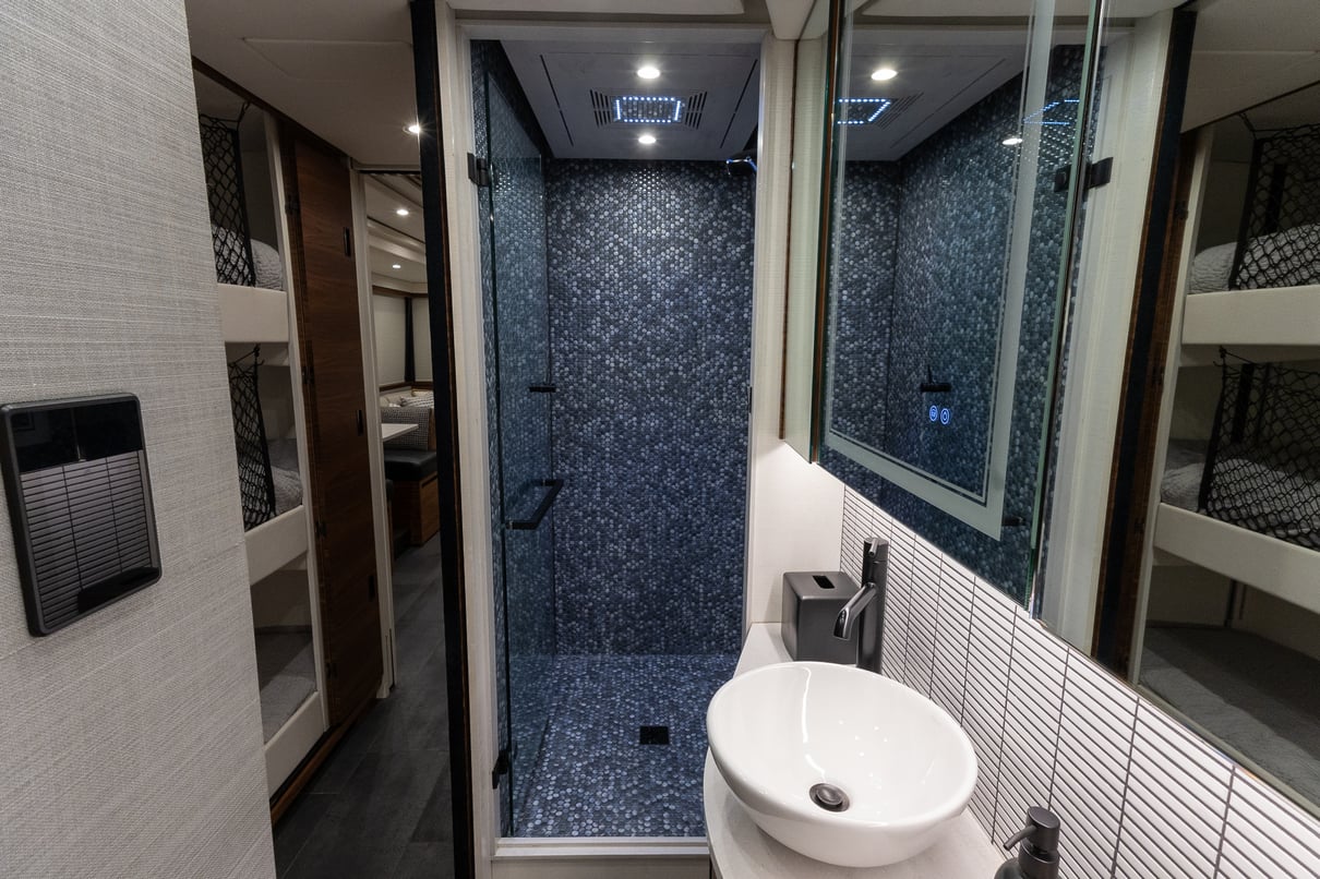 2025 Prevost Epic X3 45 gallery image-24