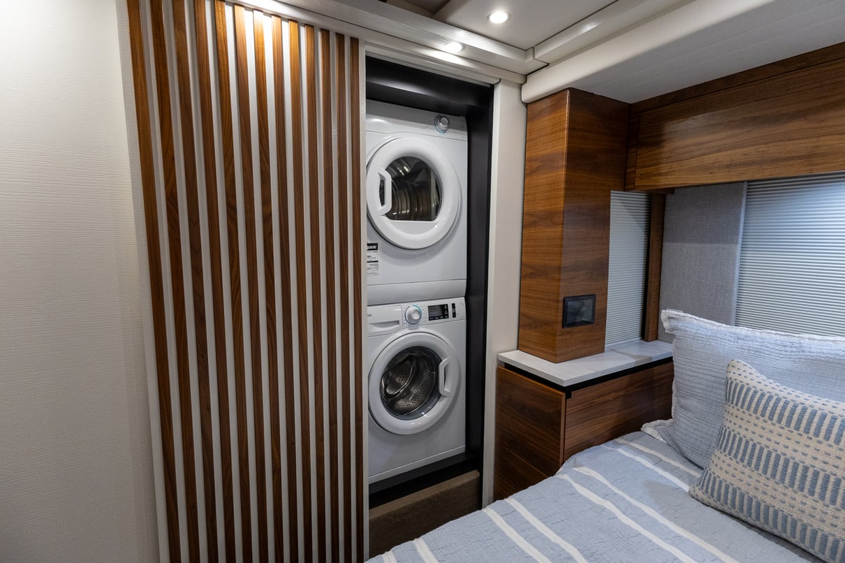 2025 Prevost Epic X3 45 gallery image-30