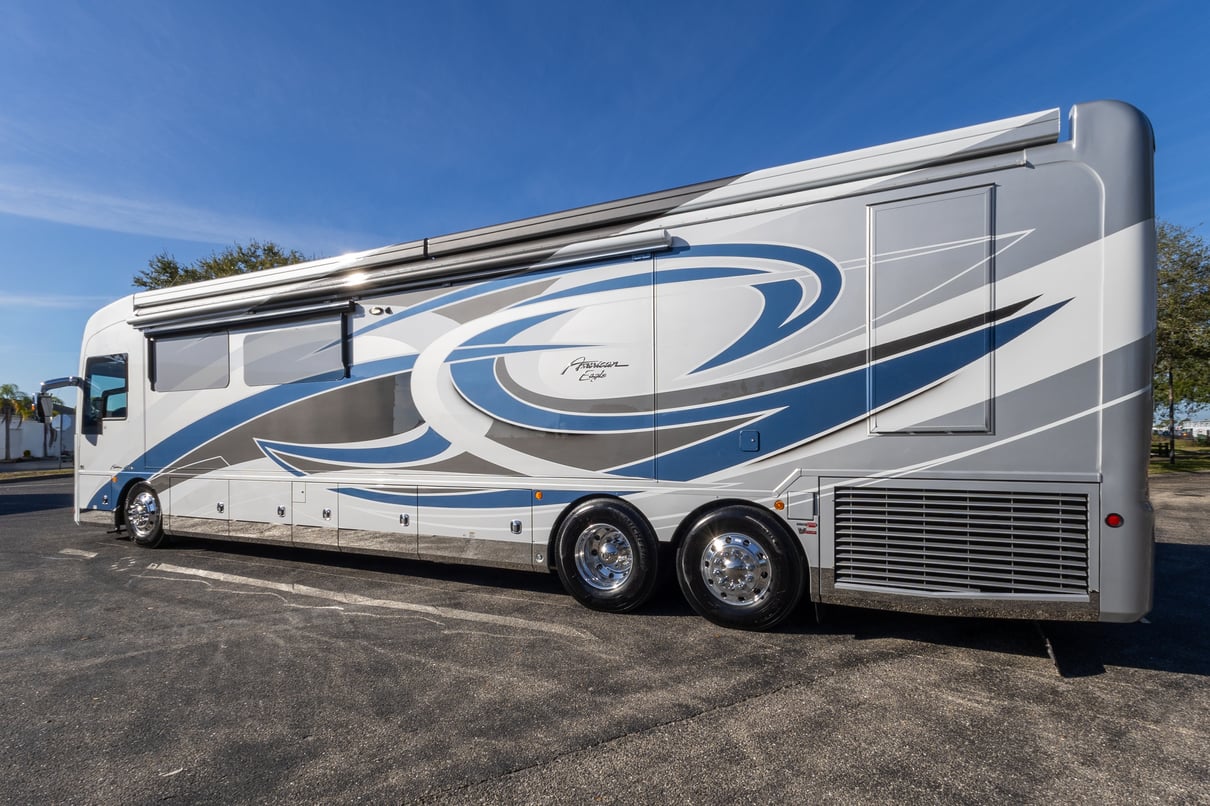 2022 American Coach American Eagle 45K gallery image-8