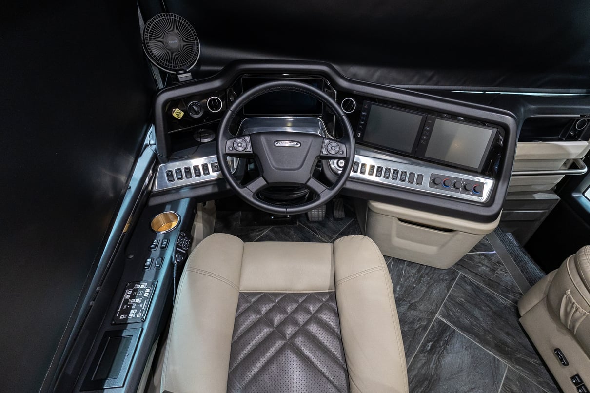 2022 American Coach American Eagle 45K gallery image-13