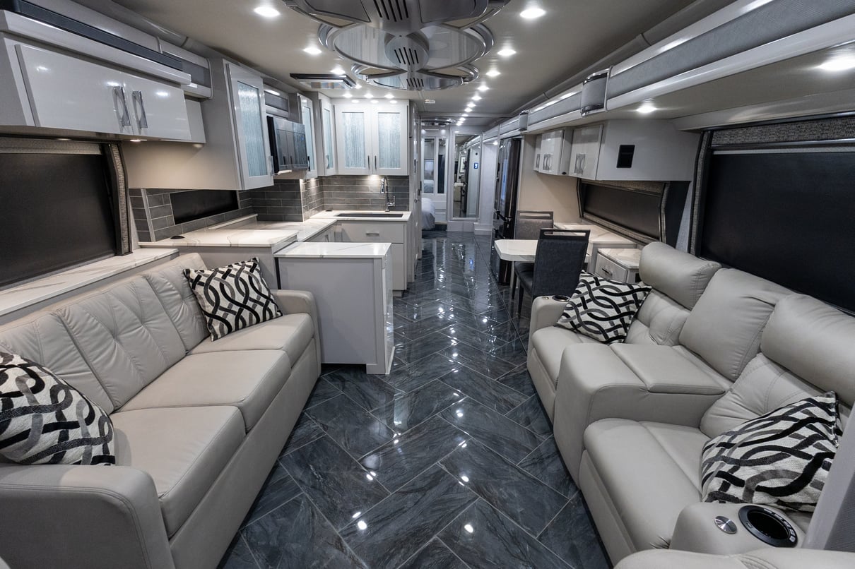 2022 American Coach American Eagle 45K gallery image-14