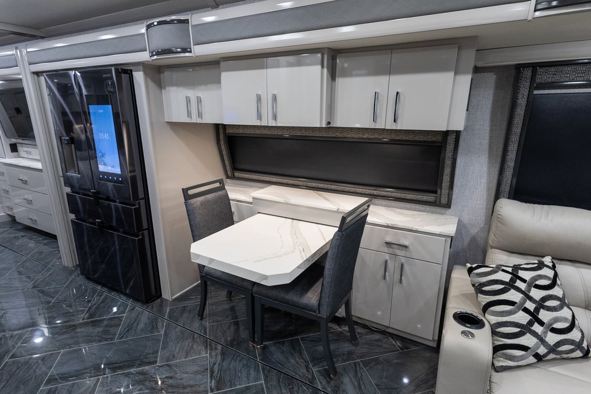 2022 American Coach American Eagle 45K gallery image-16