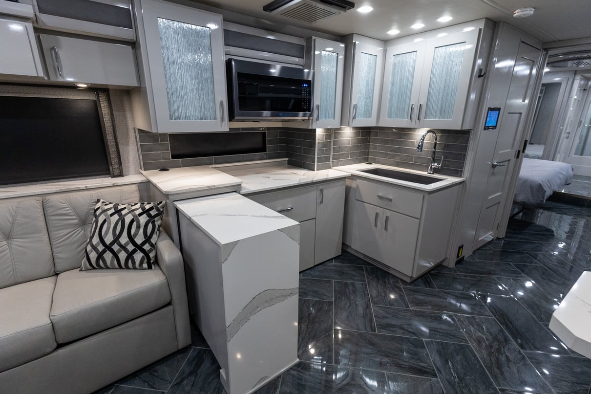 2022 American Coach American Eagle 45K gallery image-18