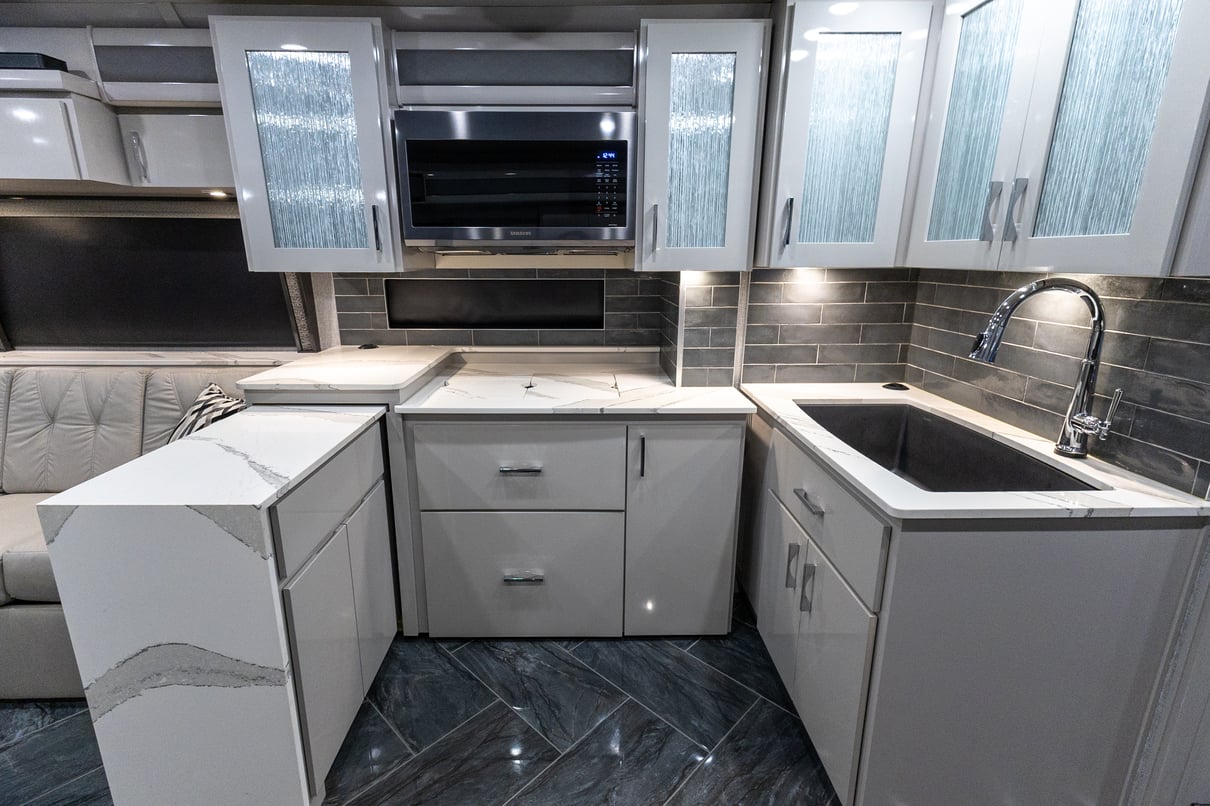 2022 American Coach American Eagle 45K gallery image-19