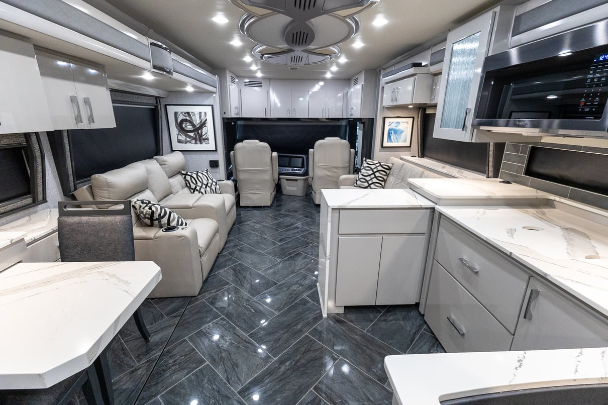 2022 American Coach American Eagle 45K gallery image-21