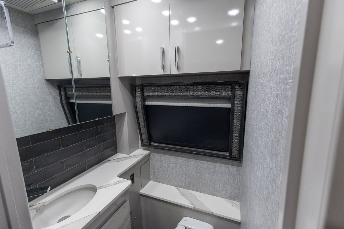 2022 American Coach American Eagle 45K gallery image-22