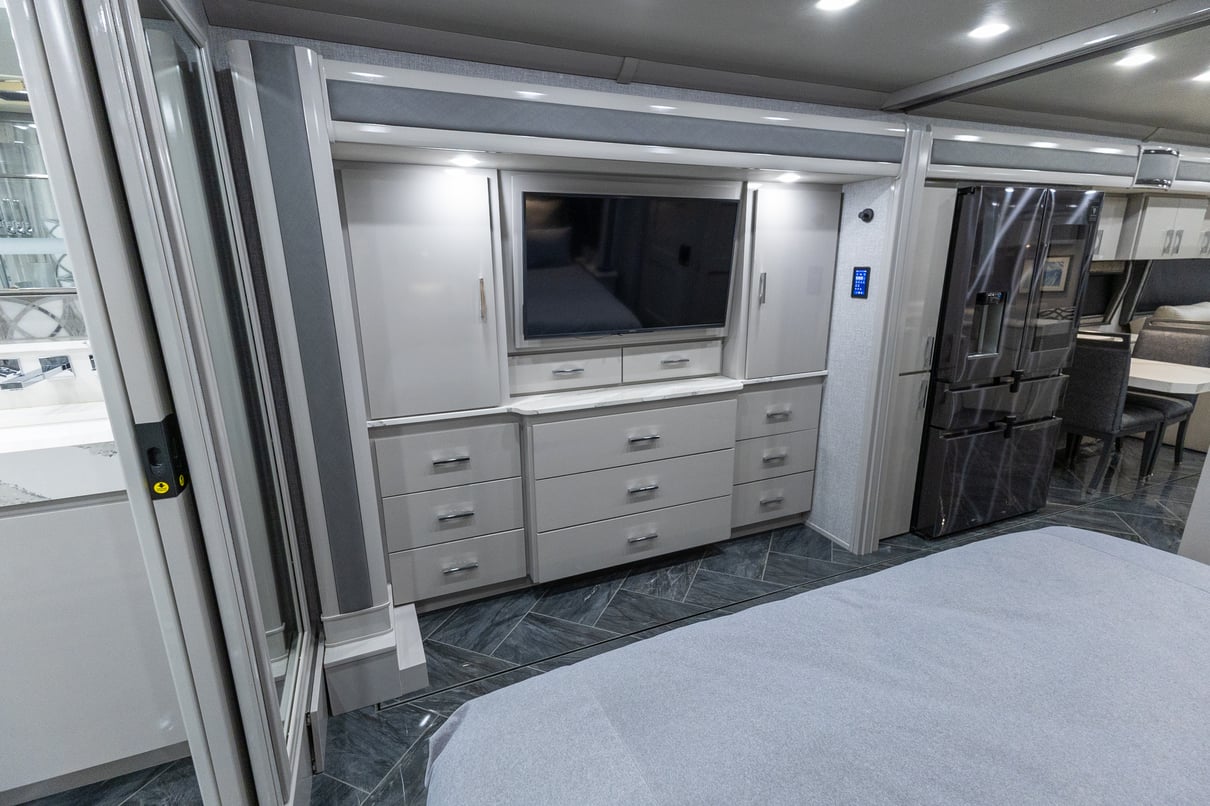 2022 American Coach American Eagle 45K gallery image-27