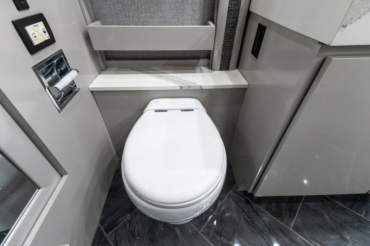 2022 American Coach American Eagle 45K gallery image-29