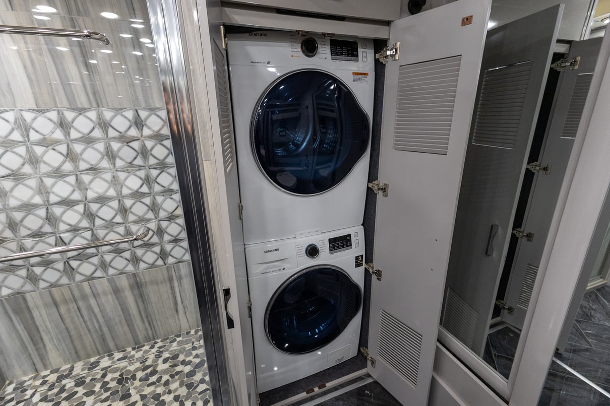 2022 American Coach American Eagle 45K gallery image-31