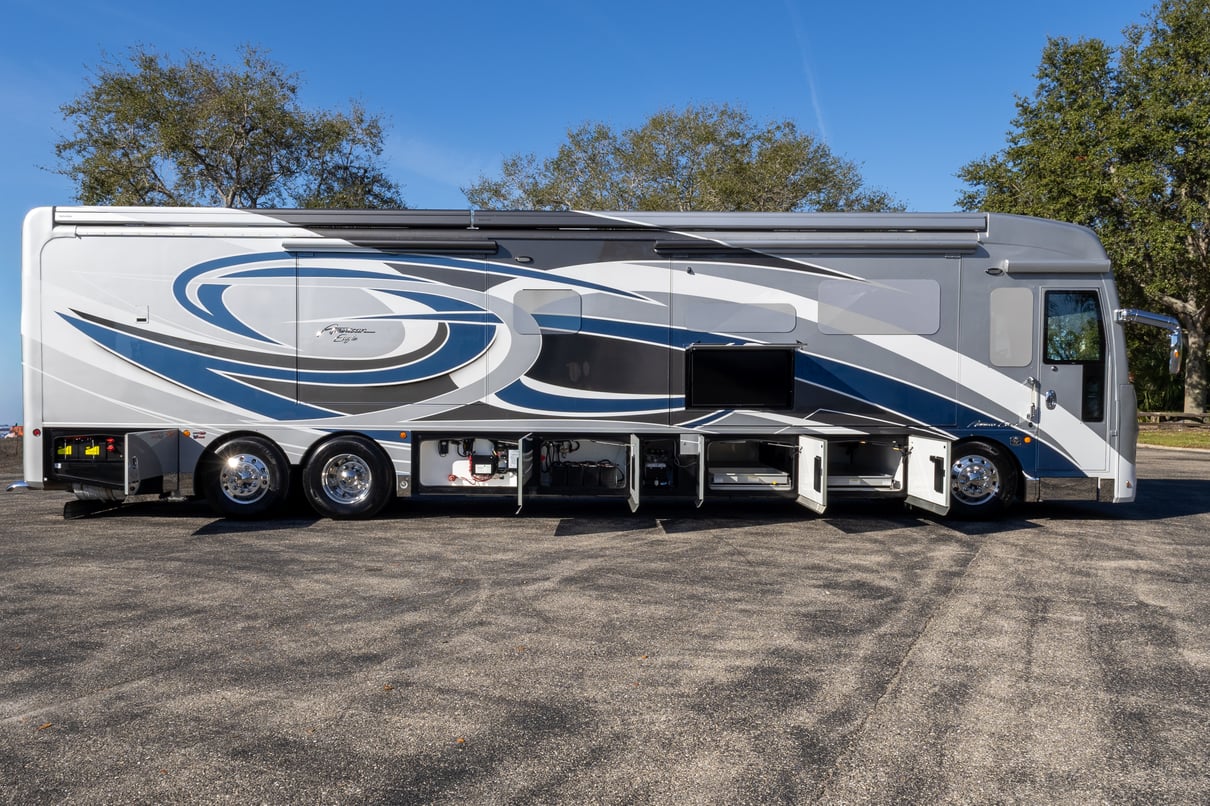 2022 American Coach American Eagle 45K gallery image-32