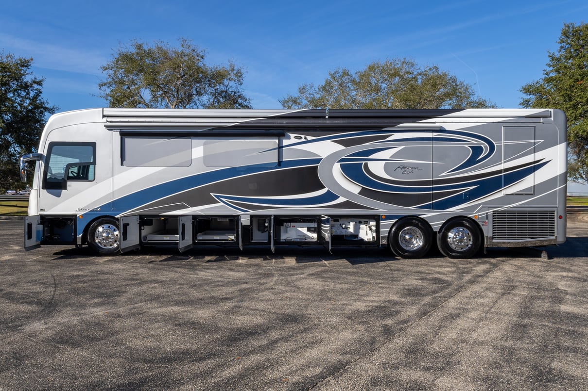 2022 American Coach American Eagle 45K gallery image-33