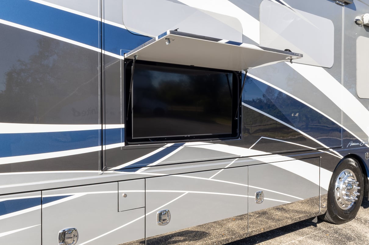 2022 American Coach American Eagle 45K gallery image-40