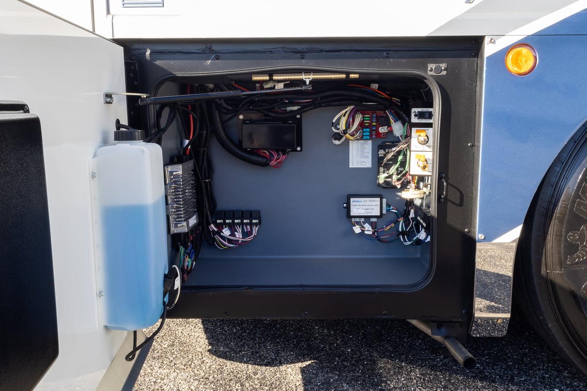 2022 American Coach American Eagle 45K gallery image-41