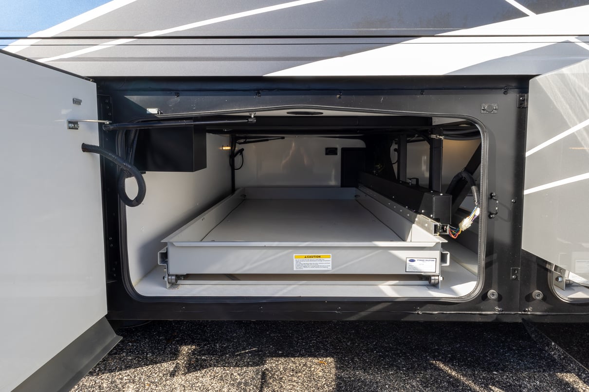 2022 American Coach American Eagle 45K gallery image-42