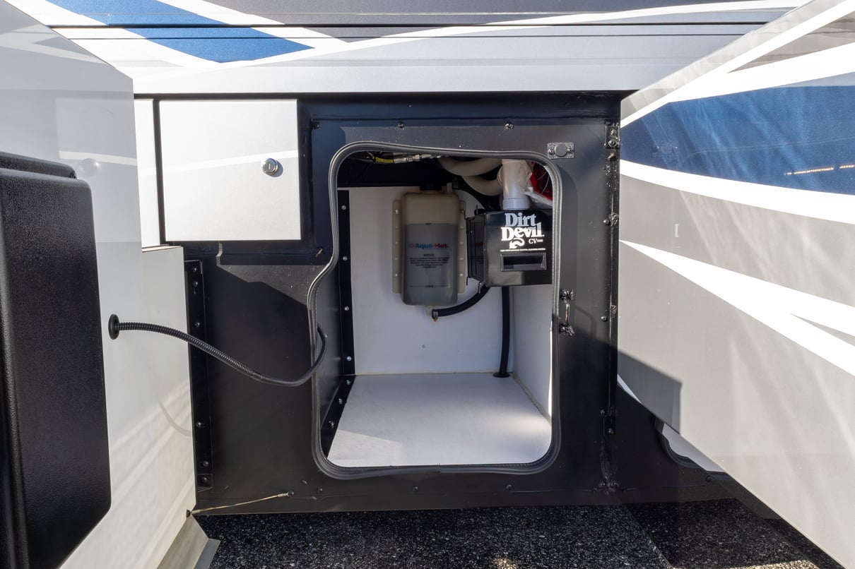 2022 American Coach American Eagle 45K gallery image-44