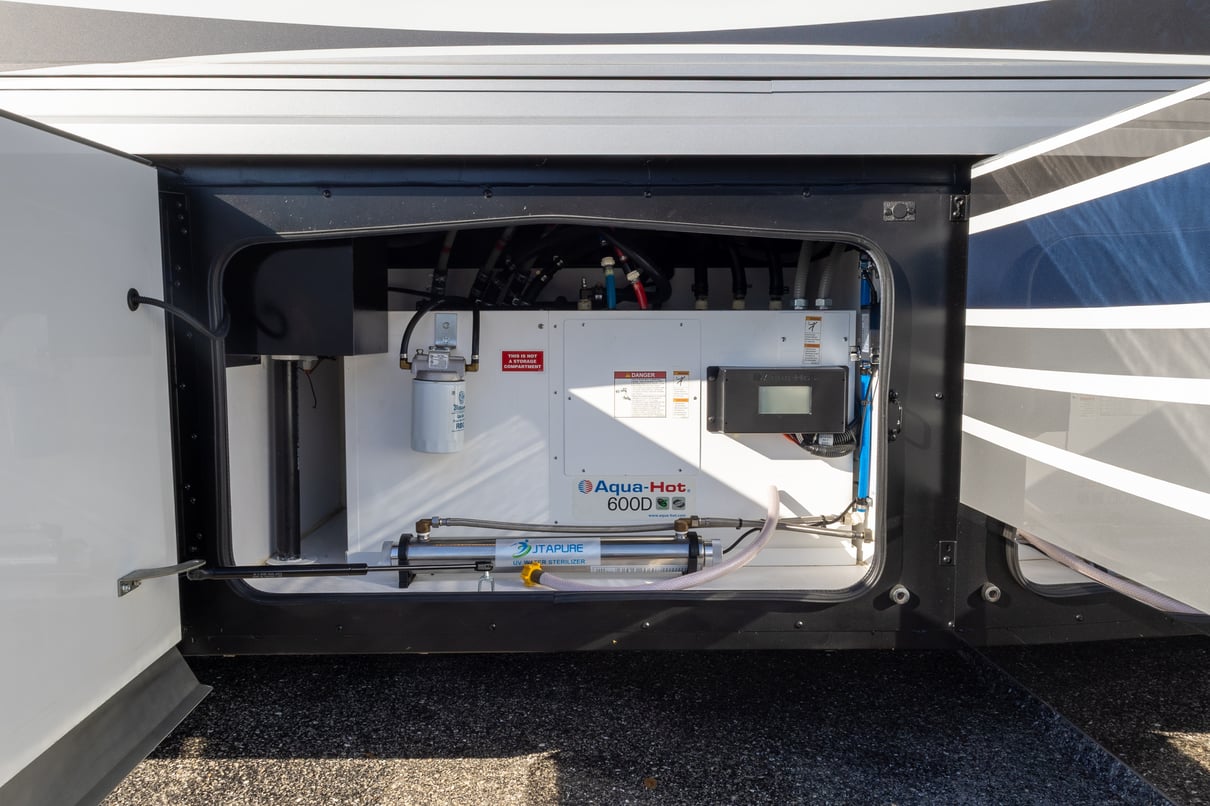 2022 American Coach American Eagle 45K gallery image-45