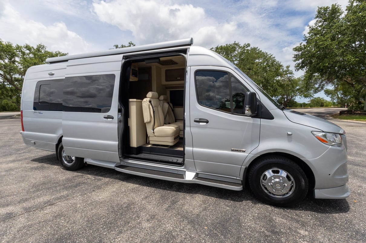 2023 Midwest Automotive Designs American Coach Patriot MD4 gallery image-3