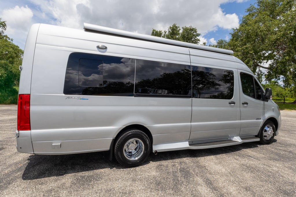 2023 Midwest Automotive Designs American Coach Patriot MD4