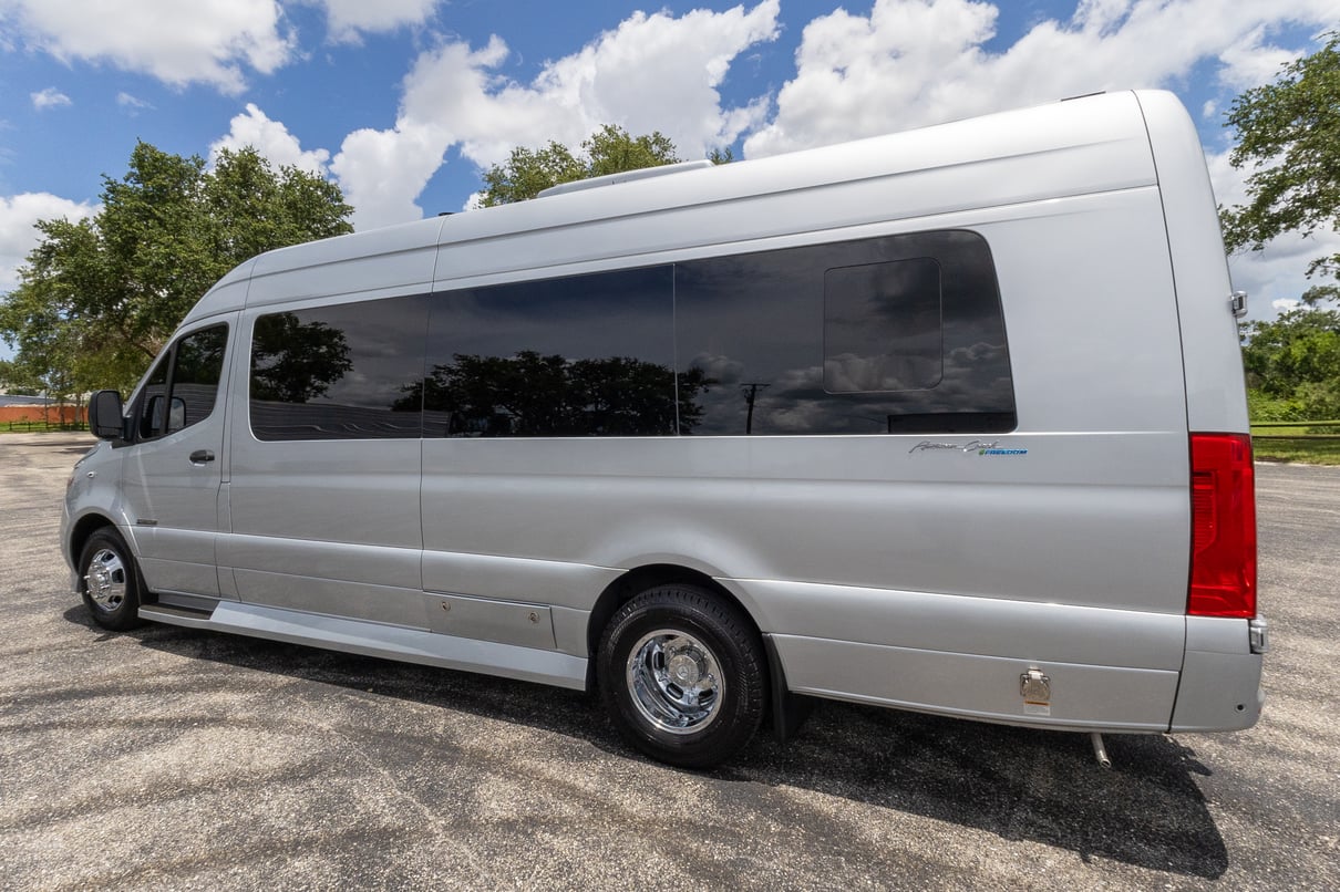 2023 Midwest Automotive Designs American Coach Patriot MD4 gallery image-9