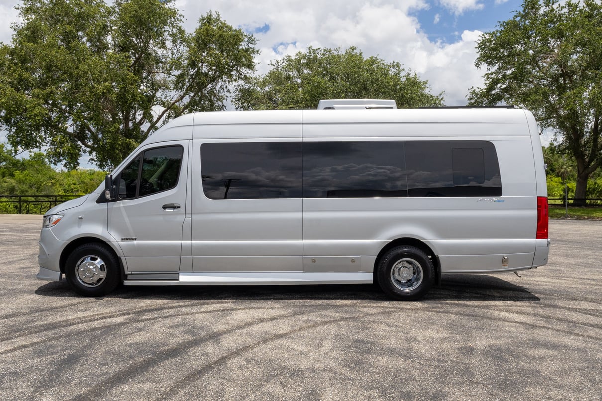 2023 Midwest Automotive Designs American Coach Patriot MD4 gallery image-10