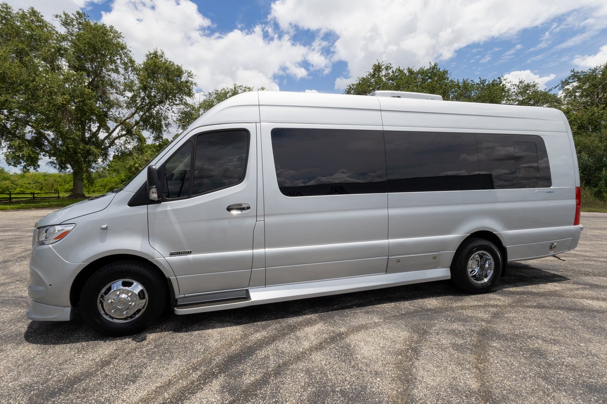 2023 Midwest Automotive Designs American Coach Patriot MD4 gallery image-11