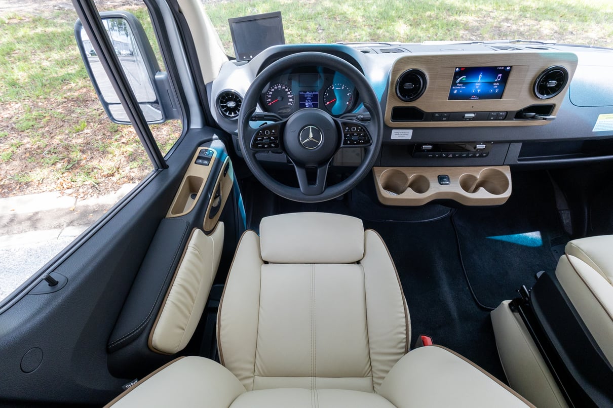 2023 Midwest Automotive Designs American Coach Patriot MD4 gallery image-13