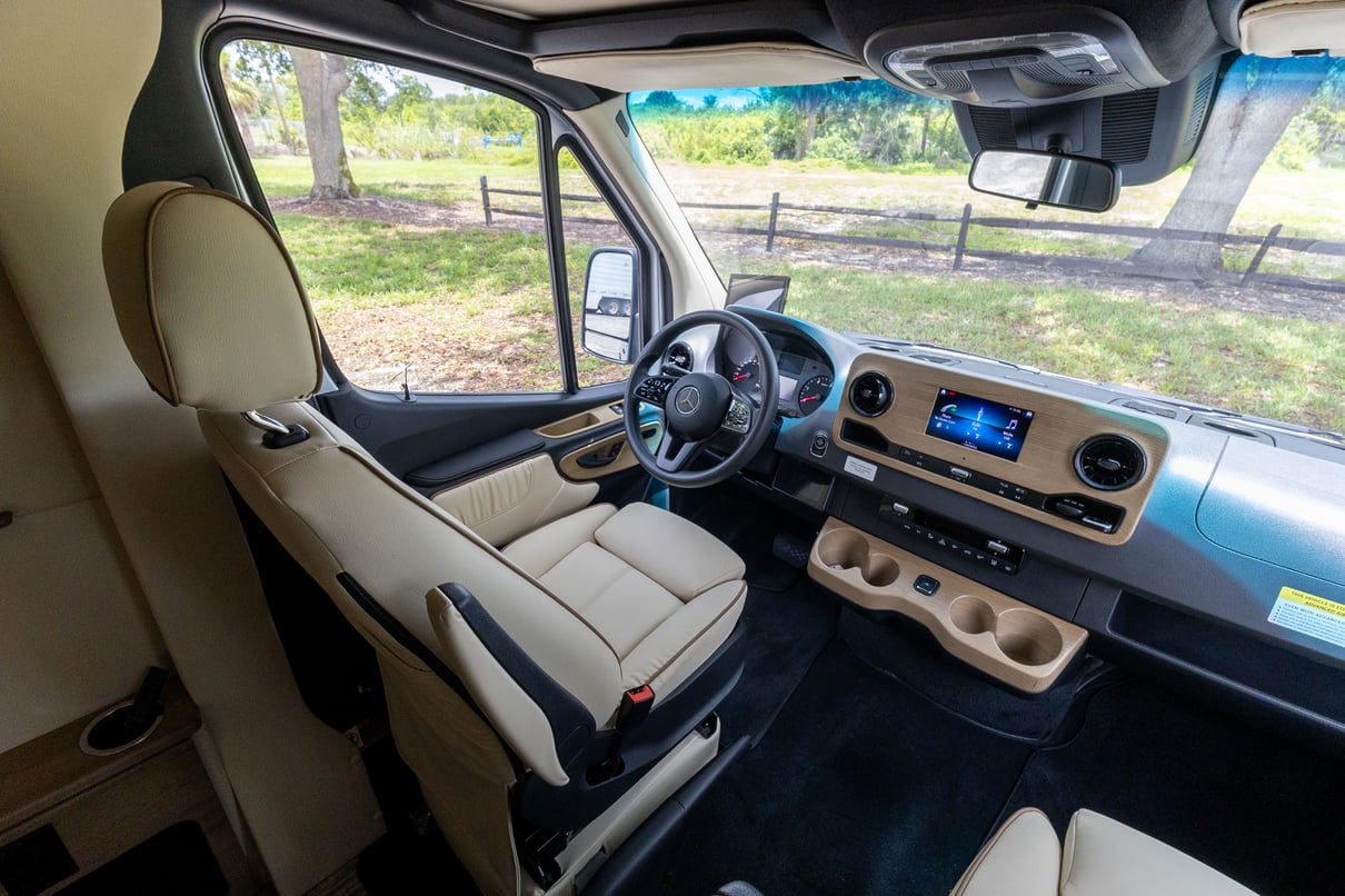 2023 Midwest Automotive Designs American Coach Patriot MD4 gallery image-14