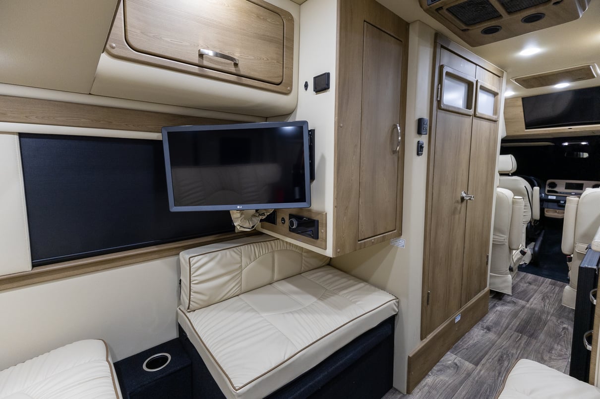 2023 Midwest Automotive Designs American Coach Patriot MD4 gallery image-18