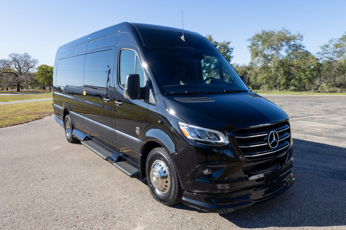 2026 OGV Luxury Coach gallery image-1