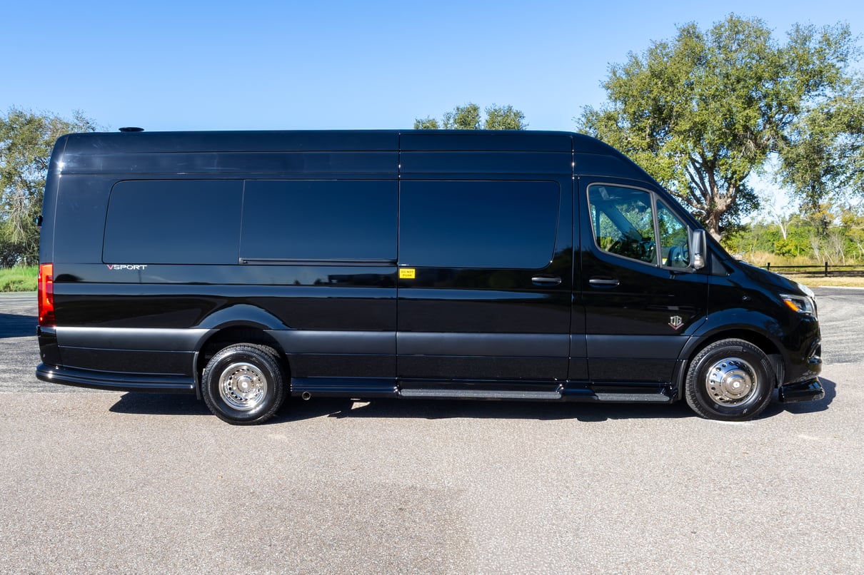 2026 OGV Luxury Coach gallery image-4