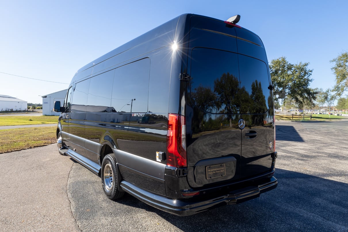 2026 OGV Luxury Coach gallery image-8